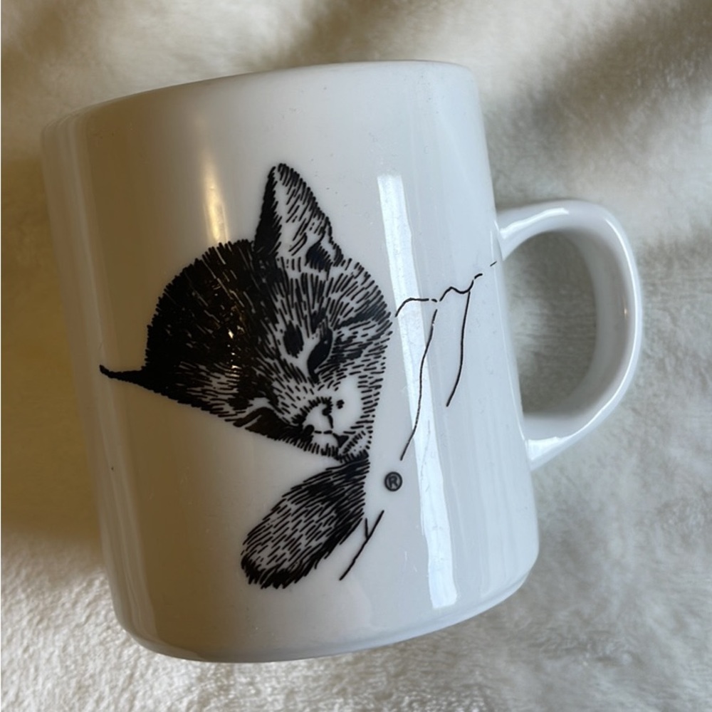 🏷 vintage mug with chessie cat C & O railroad mascot graphic